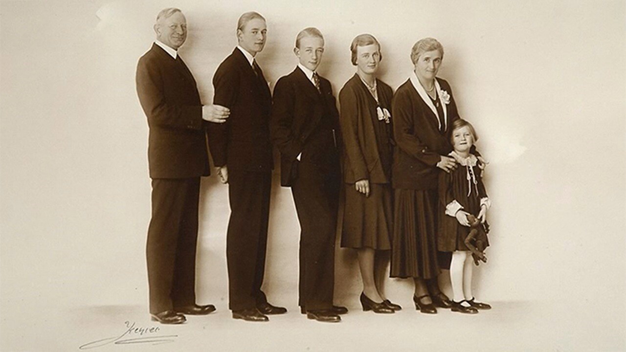 A.P. Møller and his family, 1876