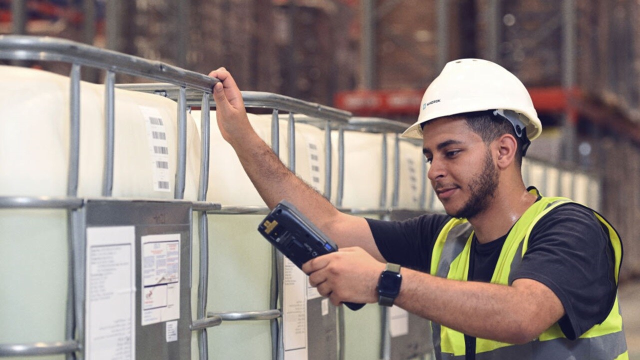 Person scanning the chemical product