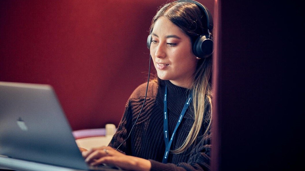 Sonia Guerra Loji working in the lighthouse area