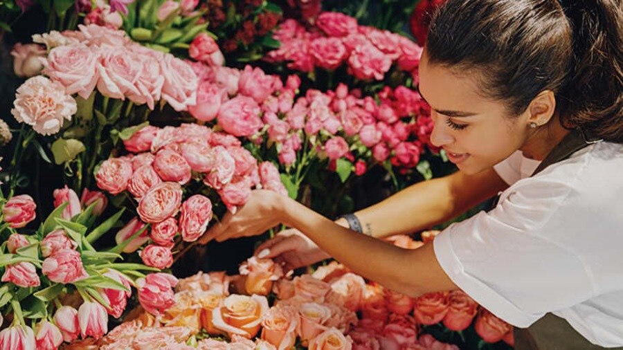 Lady holding roses