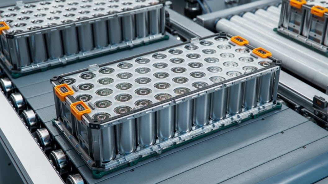 Lithium-ion battery pack with multiple cylindrical cells for EVs.