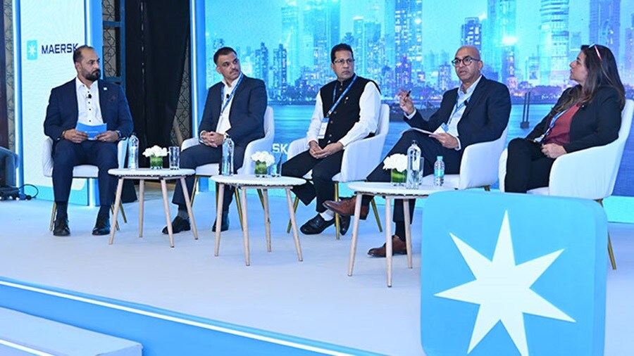 Experts engage in a panel discussion about the future of the global economy, with visual aids illustrating key points.