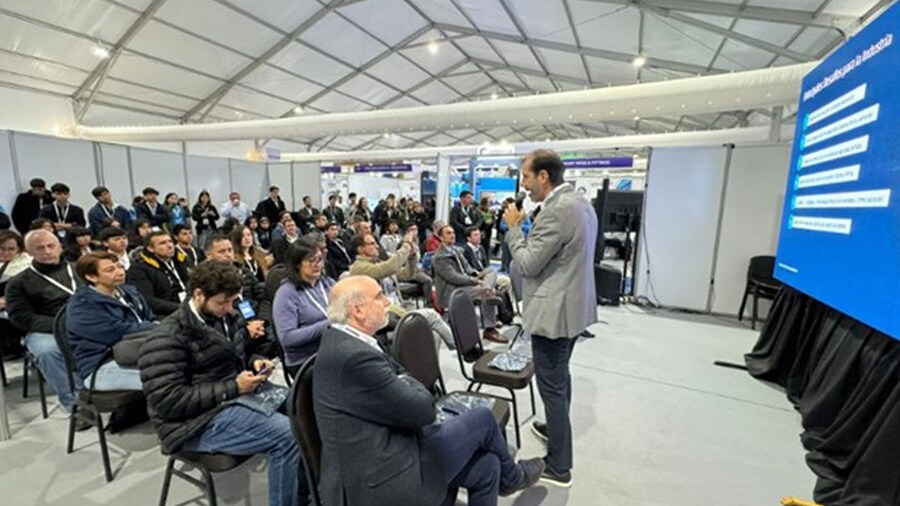 Expertos en eventos de Aquasur hablando 