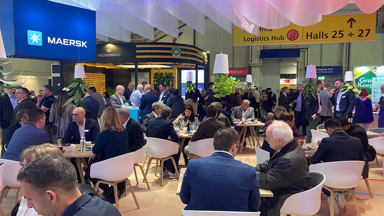 People sitting around the round tables at the fruit logistica event