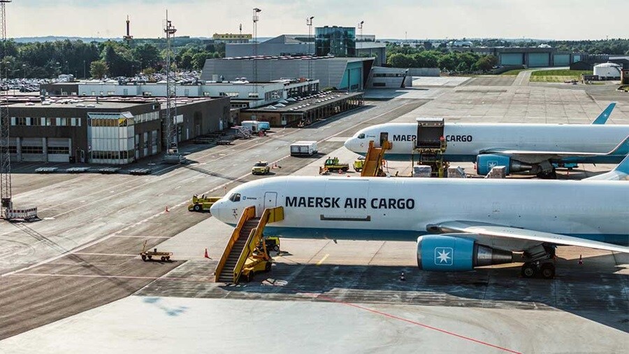 Maersk air freight plane taking off, reflecting the rising demand for air freight solutions.