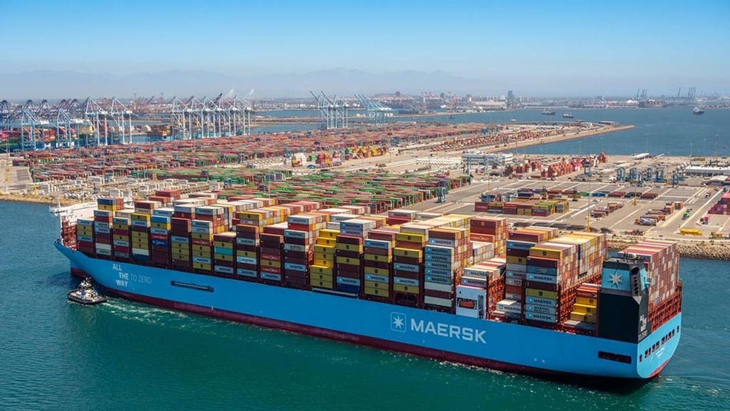 Feeder vessel Maersk at sea