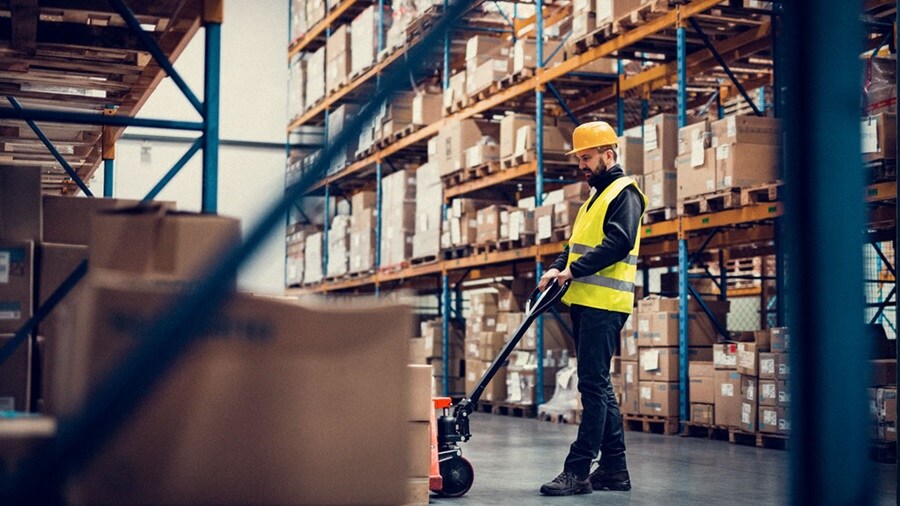 Empleados en un almacén