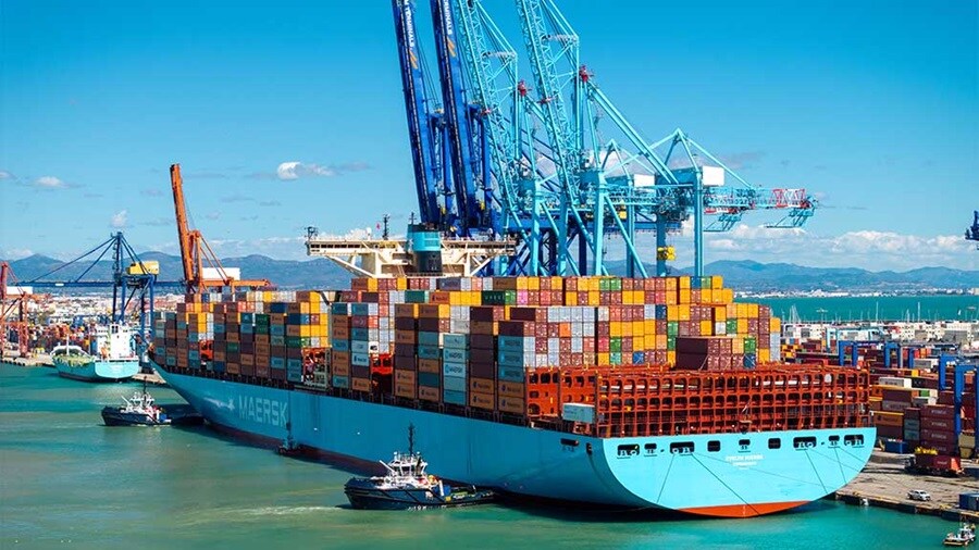 Evelyn Maersk docking at APM Terminal in Valencia.