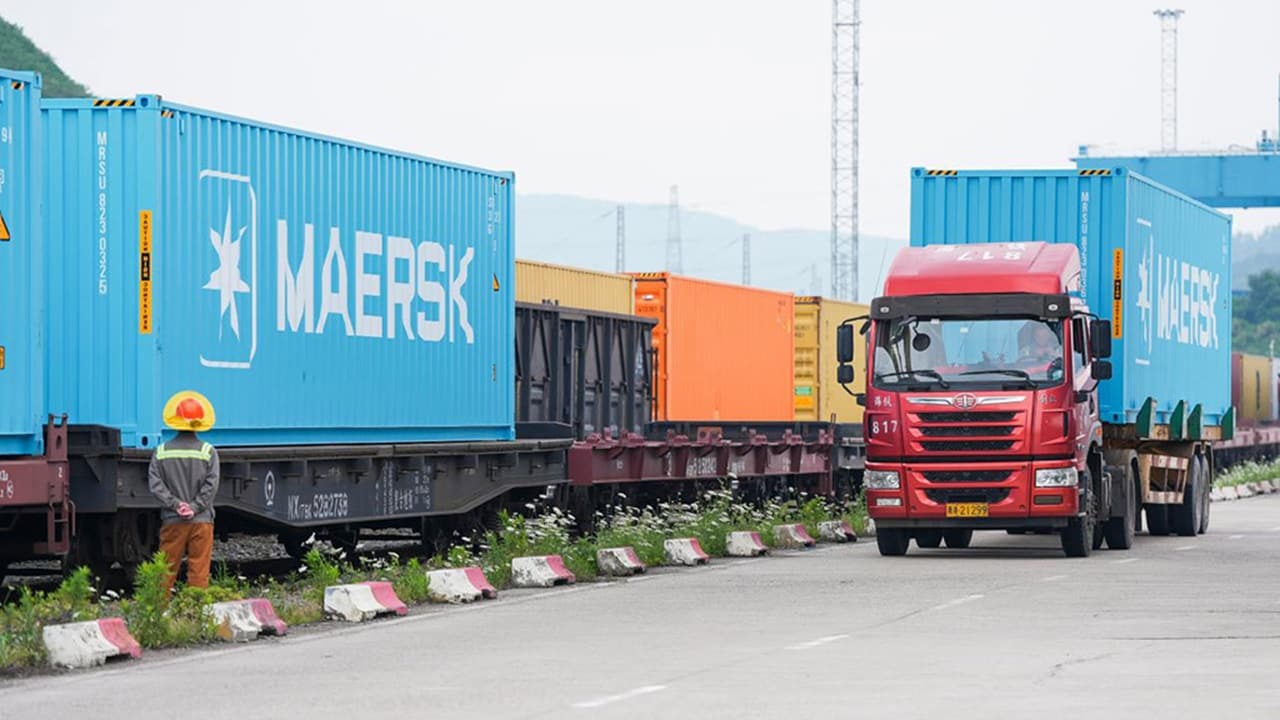 Inland container transport