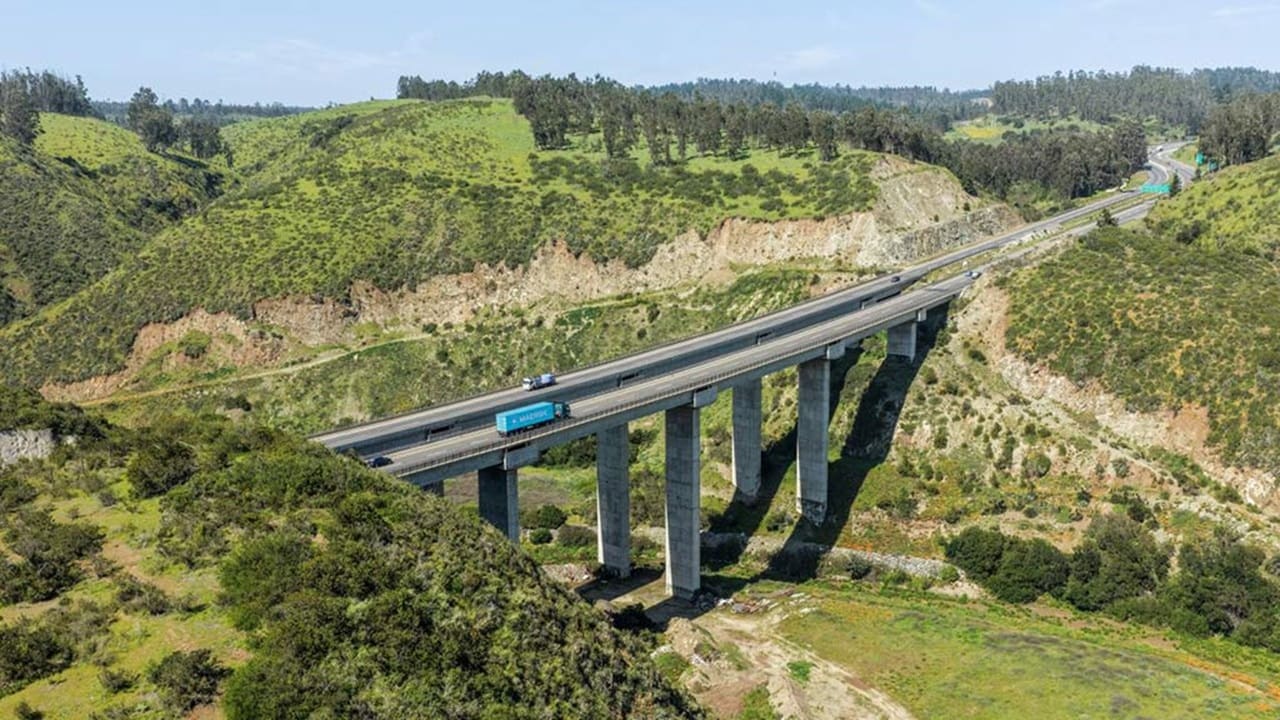 truck-on-bridge
