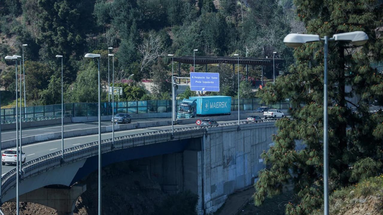 truck-on-bridge