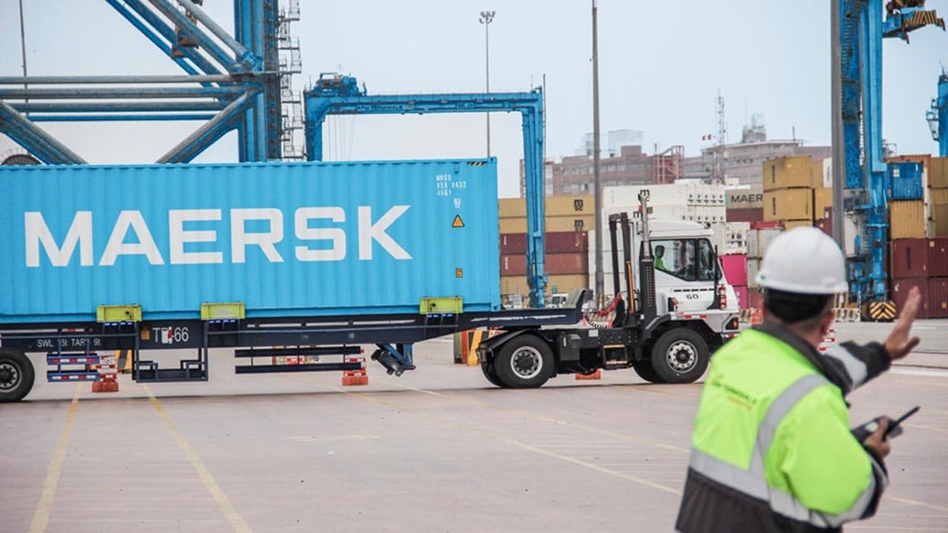 truck-on-port