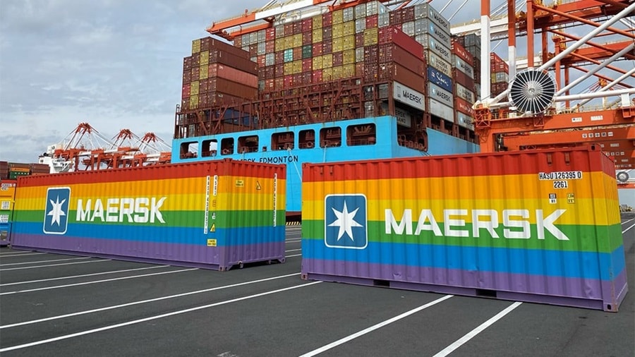 APM Terminals Yokohama employees welcome Maersk’s rainbow containers, celebrating diversity and inclusion in the maritime and port logistics sectors.