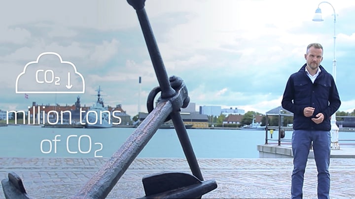 A person who is explaining about CO2