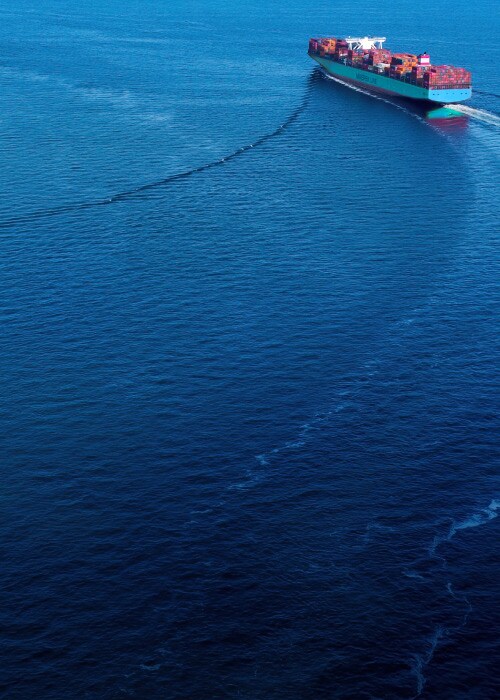 馬士基貨櫃船運輸貨物跨海航行