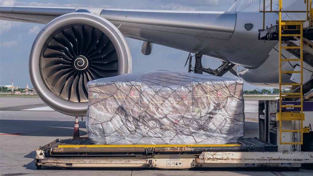 Primo piano del motore di un aereo