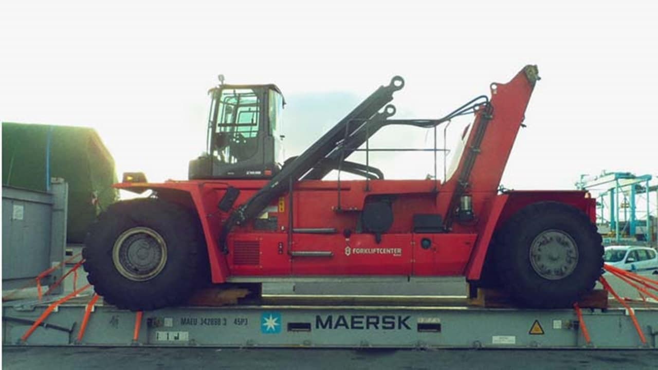 Forklifts are a type of heavy equipment that needs OOG cargo shipping to transport safely and efficiently.